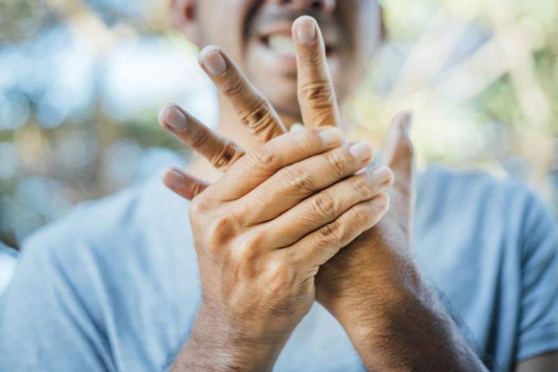 علت خواب رفتن دست چیست؟